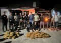 Tiga pelaku beserta barang bukti 55 kilogram ganja diamankan polisi di perbatasan Sumbar-Sumut sepanjang Rabu (7/8/2024) malam. (Foto: Dok. Ditresnarkoba Polda Sumbar)