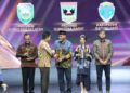 Gubernur Sumatera Barat (Sumbar), Mahyeldi menerima penghargaan Pimpinan Daerah Award 2024 I News TV. (Foto: Dok. Adpim)