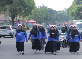 Meriahkan HUT RI ke-79, Pemkab Agam Gelar Gerak Jalan Tepat Waktu