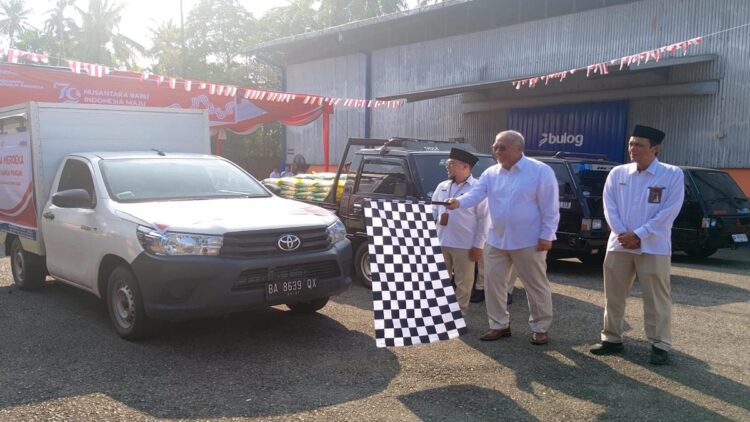 "Bulog Siaga Merdeka" Meriahkan HUT RI, Beras dan Kebutuhan Pokok Dijual Murah 1 Perum Bulog menggelar pasar murah peringati HUT RI ke-79. (Foto: Dok. MC Padang)