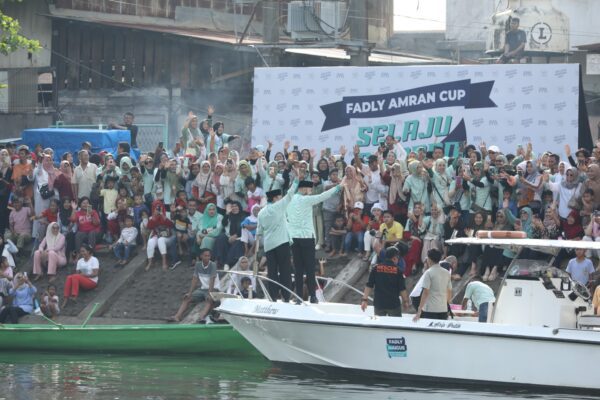 Puluhan Ribu Masyarakat jadi Saksi Deklarasi Fadly Amran-Maigus Nasir di Sungai Batang Arau Padang 1 IMG 20240818 WA0052 e1723987731754