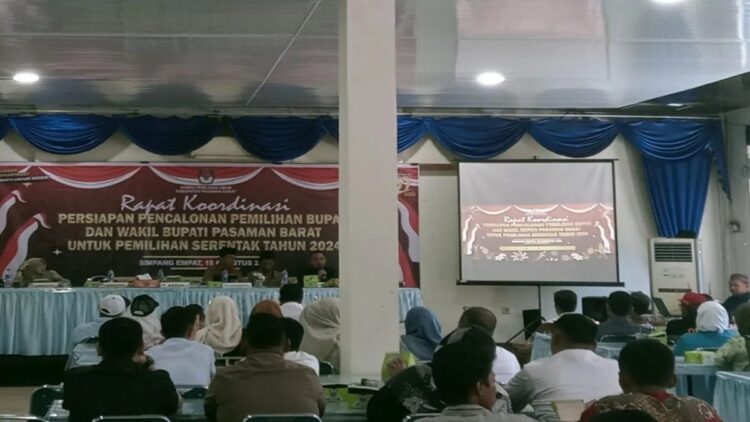 KPU Pasbar Ingatkan Bakal Calon Kepala Daerah Pelajari Aturan Syarat Pendaftaran, Ini Tujuannya 1 KPU Pasaman Barat saat mengadakan rapat koordinasi persiapan pencalonan pemilihan bupati dan wakil bupati Pasaman Barat tahun 2024 di Simpang Empat, Minggu (18/8/2024). Antara/Altas Maulana.