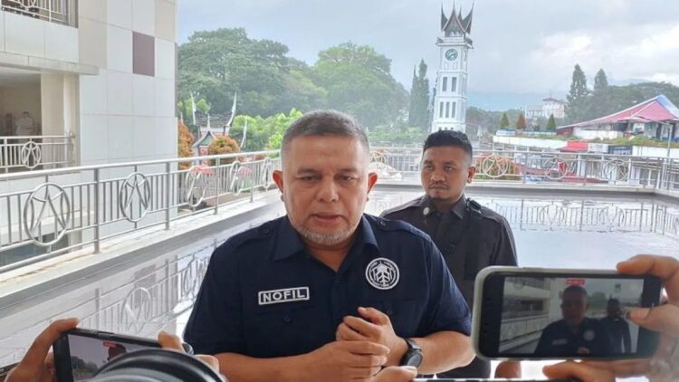 Lolos Verifikasi Calon Perseorangan, Nofil Anoverta-Frisdoreja Bisa Mendaftar di Pilkada Bukittinggi 1 Calon Wali Kota Bukittinggi dari jalur perseorangan (non partai) Nofil Anoverta. KPU menyatakan Nofil bersama pasangannya lolos verifikasi mengikuti Pilkada 2024 (Antara/Al Fatah)