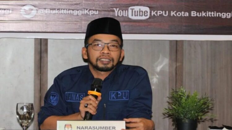 Sikapi Putusan MK soal Syarat Pengajuan Calon Kepala Daerah, KPU Bukittinggi masih Tunggu Arahan Pusat 1 Komisioner KPU Bukittinggi, Rifa Yanas. KPU Bukittinggi menunggu arahan terkait putusan Mahkamah Konstitusi Nomor 60/PUU-XXII/2024 tentang syarat pengajuan calon kepala daerah oleh partai politik (Antara/Al Fatah)