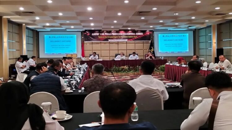 Tim Pora Sumbar melakukan rapat guna meningkatkan pengawasan terhadap orang asing. (Foto: Dok. Antara)