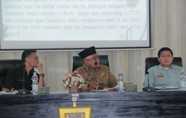 Pemprov Sumbar Terjunkan Tim Pemekaran Daerah di Agam 1 Plt Kepala Biro Pemerintahan dan Otonomi Daerah Setdaprov Sumbar, Ferdinal mengklarifikasi rencana pembentukan Agam Tuo. (Foto: Dok. ANTARA/HO-Djaya)