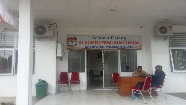 KPU Pasbar: Pendaftaran Pasangan Calon Kepala Daerah Dibuka Mulai 27 Agustus 1 KPU Pasaman Barat menyatakan siap menerima pendaftaran pasangan calon bupati dan wakil bupati pada 27-29 Agustus 2024. Antara/Altas Maulana.