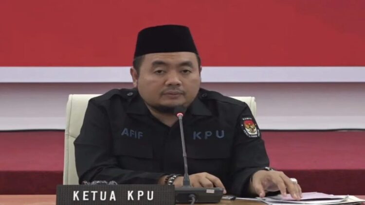 Ketua KPU RI Mochammad Afifuddin saat rapat pleno di Gedung KPU RI, Jakarta, Minggu (28/7/2024). (ANTARA/HO-KPU)