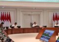 Pimpin Ratas Bersama Prabowo, Jokowi Ingatkan Waspadai Risiko Perlambatan Ekonomi Dunia
