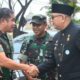 Penjabat Wali Kota (Pj Wako) Padang menyambut kedatangan Kepala Staf Angkatan Darat (KASAD), Jenderal TNI Maruli Simanjuntak dalam rangka kunjungan kerja (kunker) pada Rabu (7/8/2024) siang. (Foto: Dok. Prokopim)