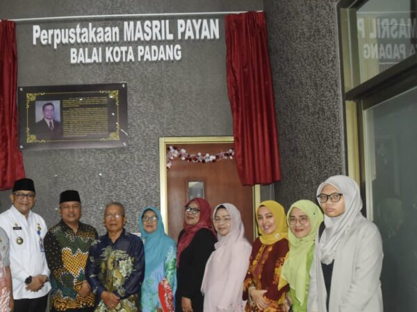 Masril Payan, Namanya Kini jadi Perpustakaan Balai Kota Padang 1 Peresmian pemberian nama Masril Payan untuk Perpustakaan Balai Kota Padang, Jumat (9/8/2024) pagi. (Foto: Dok. Prokopim)