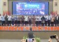 Pembukaan PKKMB untuk mahasiswa baru Politeknik Negeri Padang tahun ajaran 2024/2025 sekaligus penandatanganan nota kesepahaman dengan sejumlah mitra dan lembaga. (Foto: Dok. PNP)