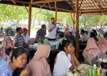 Calon Wali Kota Padang, Fadly Amran bertemu dan menyerap aspirasi warga di kawasan Parupuak Tabiang, Kecamatan Koto Tangah pada Kamis (29/8/2024) siang. (Foto: Dok. Tim FA)