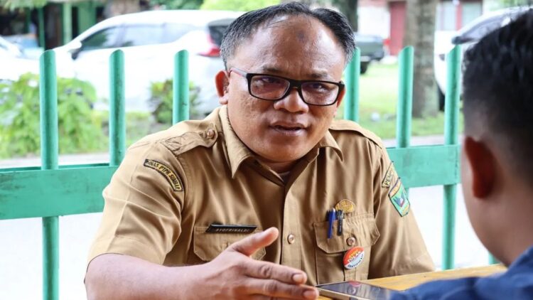 5.900 Ha Lahan Pertanian Rusak akibat Bencana, Pemprov Sumbar Maksimalkan Bantuan Rp10 Miliar untuk Pemulihan 1 Kepala UPTD Balai Mekanisasi Sarana dan Prasarana Pertanian Dinas Perkebunan Tanaman Pangan dan Hortikultura Sumbar Syofrinaldi saat diwawancarai di Padang. (ANTARA/Muhammad Zulfikar).