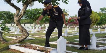 Peringati Hari Pengayoman ke-79, Pegawai Kemenkumham Sumbar Ziarahi TMP Kusuma Negara 8 Peringati Hari Pengayoman ke-79, Pegawai Kemenkumham Sumbar Ziarahi TMP Kusuma Negara