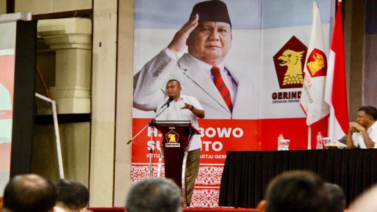 Andre Rosiade: Rakorda Gerindra untuk Kawal Kemenangan Pilkada se-Sumbar 1 Ketua DPW Gerindra Sumbar, Andre Rosiade saat memberikan pandangan dalam Rakorda Gerindra 2024 di Bukittinggi. (dok. istimewa)