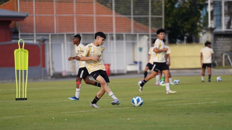 Mathew Baker sudah Bergabung dengan Timnas U-17 di Bali 1 Mathew Baker saat latihan dengan Timnas U-17. (dok. PSSI)