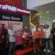 Pelanggan Telkomsel Batam Jadi Pemenang Hadiah Motor Sport di Program Telkomsel POIN Undi Undi Hepi Periode 4. (dok. Telkomsel)