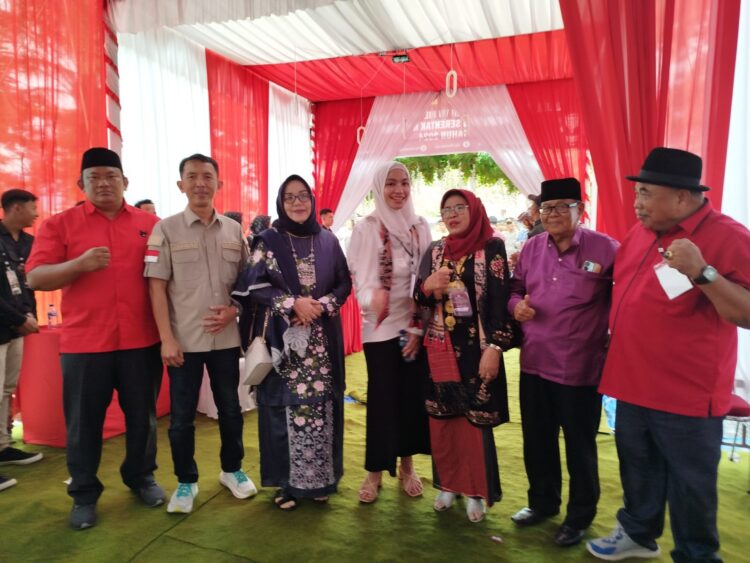 Junaindra: Pasangan Annisa Suci Ramadhani dan Lely Arni Insya Allah Menang 90 Persen di Pilbup Dharmasraya 1 Pasangan Annisa-Lely resmi mendaftar sebagai Cabup-Cawabup Dharmasraya tahun 2024. (Foto: Dok. Istimewa)