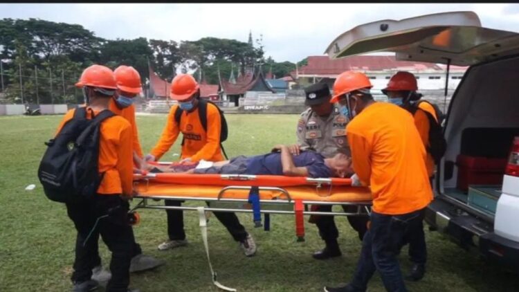 Badan Pencarian dan Pertolongan Nasional (Basarnas) saat menggelar simulasi penanganan korban bencana di Tanahdatar. ANTARA/HO-Pemkab Tanahdatar.