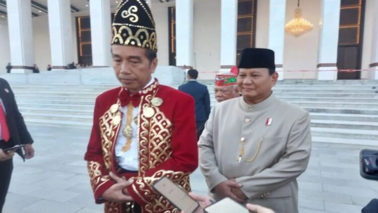 Respons Gaduh Jilbab Paskibraka Putri, Jokowi: Kita Harus Hormati Keberagaman 1 Presiden Joko Widodo memberikan keterangan kepada wartawan di Istana Negara IKN, Kalimantan Timur, Sabtu (17/8/2024). ANTARA/Andi Firdaus