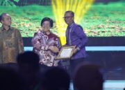 PT Semen Padang Raih Penghargaan KLHK atas Dukungan Program Kampung Iklim