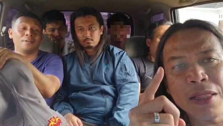 Pengakuan Pelaku Tawuran di Padang yang Buat Tangan Seorang Remaja Putus: Tidak Ada Beli Nasi Goreng, Rokok dan ke Masjid 1 Salah satu pelaku tawuran antar geng yang diamankan Tim Klewang Polresta Padang pada Sabtu (10/8/2024) siang. (Foto: Dok. Istimewa)