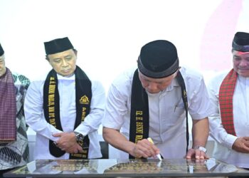 Resmikan Surau Ka'bah Inyiak Tuah Islamic Center Panampuang, Mahyeldi: Jadikan Pusat Pengajaran ABS-SBK 19 Resmikan Surau Ka’bah Inyiak Tuah Islamic Center Panampuang, Mahyeldi: Jadikan Pusat Pengajaran ABS-SBK