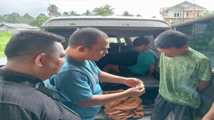 Polres Agam menginterogasi seorang pelaku penyalahgunaan narkotika. (Foto: Dok. Polres Agam)