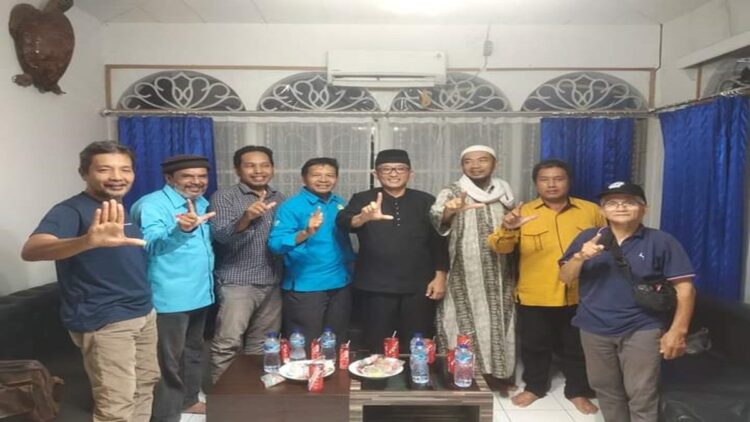 8 DPC Partai Gelora Nyatakan Dukung Hendri Septa-Hidayat di Pilwako Padang 1 8 DPC Partai Gelora Padang menyatakan dukungan kepada Hendri Septa-Hidaya di Pilwako Padang 2024. (Foto: Dok. Istimewa)