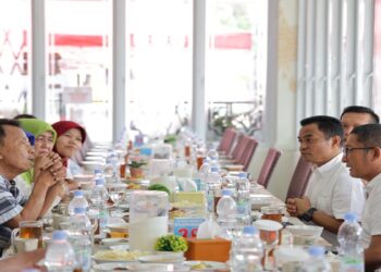 Hendri Septa-Hidayat Tampung Aspirasi Pedagang Pasar Raya