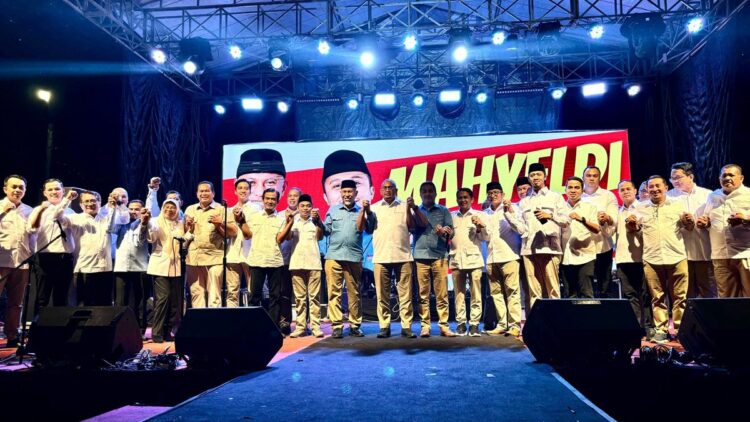 Andre Rosiade: Gerindra Deklarasi Calon Kepala Daerah se-Sumbar di Jam Gadang Bukittinggi 1 Partai Gerindra mendeklarasikan 20 pasang calon kepala daerah untuk Pilkada 2024. (Foto: Dok. Tim AR)