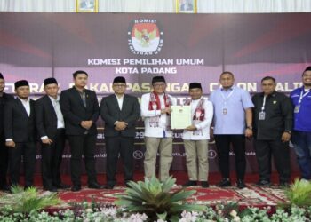 Dampingi Hendri-Hidayat Daftar ke KPU, Andre Rosiade: Jangan Pilih yang ‘Omon-omon’ dan tak Paham Padang