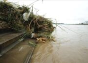 China Dilanda Banjir Bandang, lebih dari 80 Ribu Orang Dievakuasi