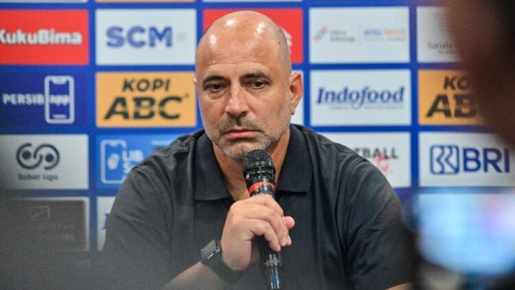 Laga Perdana Liga 1 2024/2025, PSBS Targetkan Menang di Kandang Persib 1 Pelatih PSBS Biak Juan Esnaider. (dok. LIB)