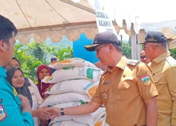 Stabilkan Harga Pangan, Pemkab Solok Selatan Gelar Operasi Pasar
