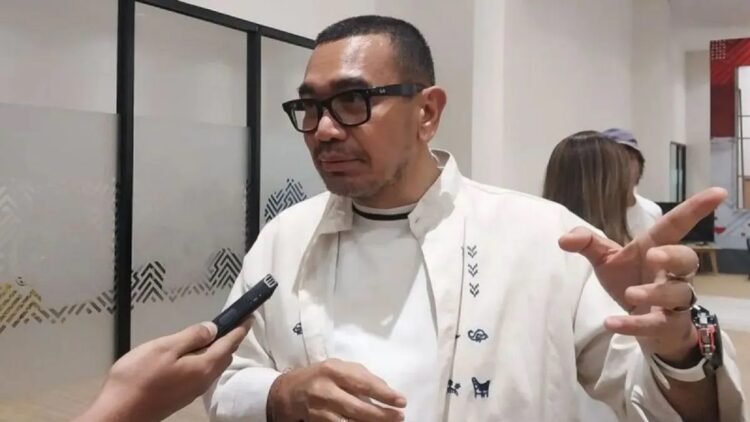 Anggota Komite Eksekutif (Exco) Persatuan Sepakbola Seluruh Indonesia (PSSI) Arya Sinulingga memberikan keterangan kepada wartawan usai menghadiri acara PSSI Pers di Jakarta, Selasa (6/2/2024). (ANTARA/Aloysius Lewokeda)