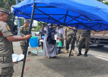 Melanggar Perda, Satpol PP Padang Sita Lapak PKL di Jalan Juanda