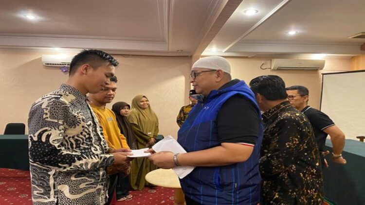 Sambangi MTQ Nasional di Samarinda, Andree Algamar Semangati 6 Kafilah Kota Padang 1 Pj Wako Padang menyemangati enam kafilah asal Kota Padang yang berlaga di MTQ Nasional. (Foto: Dok. Diskominfo Padang)