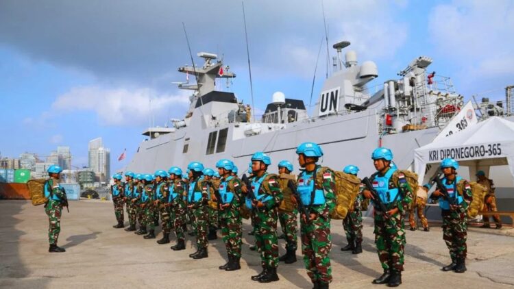 34 Negara Serukan Perlindungan bagi Pasukan UNIFIL di Lebanon 1 Prajurit TNI Angkatan Laut pengawak KRI Diponegoro-365 mengikuti latihan rencana kontijensi di dermaga Port of Beirut, Lebanon, Selasa (10/9/2024). ANTARA/HO-Dinas Penerangan Komando Armada II TNI AL.