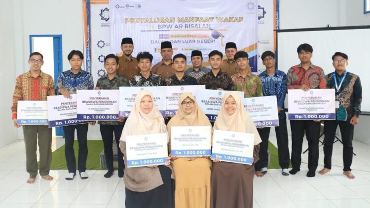BPW Ar Risalah Wujudkan Mimpi Pendidikan dengan Berikan Beasiswa S1 dan S3 1 BPW Ar Risalah berikan beasiswa S2 dan S3. (dok. istimewa)