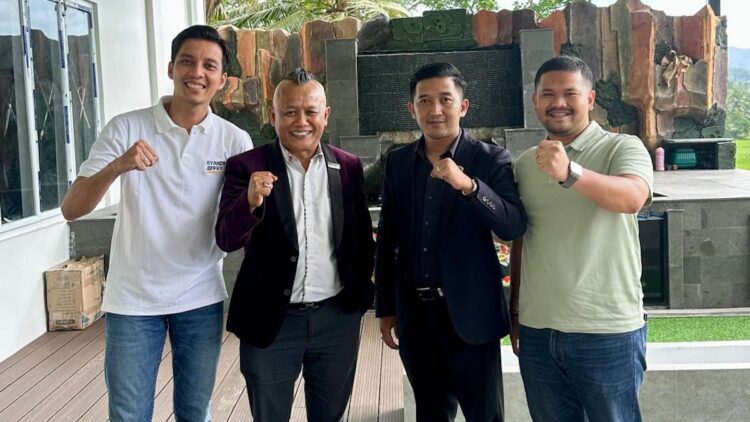 Andre Rosiade Tunjuk Pengacara Kondang Boy London Jadi Kuasa Hukum Riyanda-Jeffry di Pilkada Sawahlunto 2024 1 Pengacara kondang, Mukti Ali Kusmayadi Putra alias Boy London ditunjuk Ketua DPD Partai Gerindra Sumbar jadi kuasa hukum paslon Cawako-Cawawako Sawahlunto nomor urut 1, Riyanda-Jeffry. (Foto: Dok. Liberty)