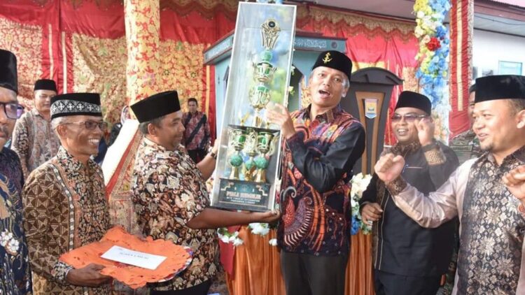 Desa Rawang Kembali Raih Juara Umum MTQ Kecamatan Pariaman Tengah 1 Desa Rawang jadi juara MTQ di Kecamatan Pariaman Tengah. (dok. istimewa)