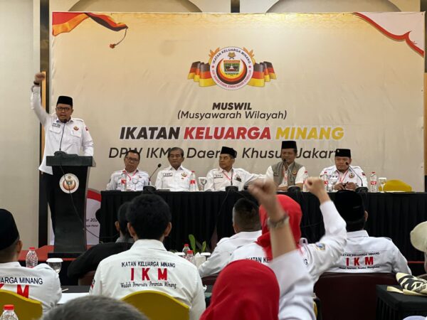 Pidato Pertama Braditi Moulevey Rajo Mudo usai Sah Terpilih jadi Ketua DPW IKM Jakarta 1 Ketua DPW IKM Jakarta terpilih, Braditi Moulevey Rajo Mudo menyampaikan pidato pertamanya usai terpilih dalam Musyawarah Wilayah (Muswyil), Sabtu (7/9/2024) siang. (Foto: Dok. Tim BM)