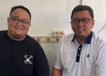 Pelaku usaha kuliner asal Ranah Minang, Dian Anugrah (kiri) dan Ketua DPW IKM Jakarta, Braditi Moulevey Rajo Mudo (kanan) saat bertemu di RM Sepiring Ayam Pop. (Foto: Dok. Tim BM)