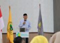 Gubernur Mahyeldi saat beri sambutan dalam acara orientasi kampus. (dok. istimewa)