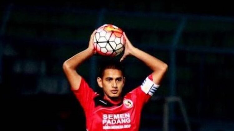 Legenda Hidup nan Loyal itu Kini Jadi Pelatih Caretaker Semen Padang FC 1 Caretaker Semen Padang FC, Hengky Ardiles. (dok. istimewa)