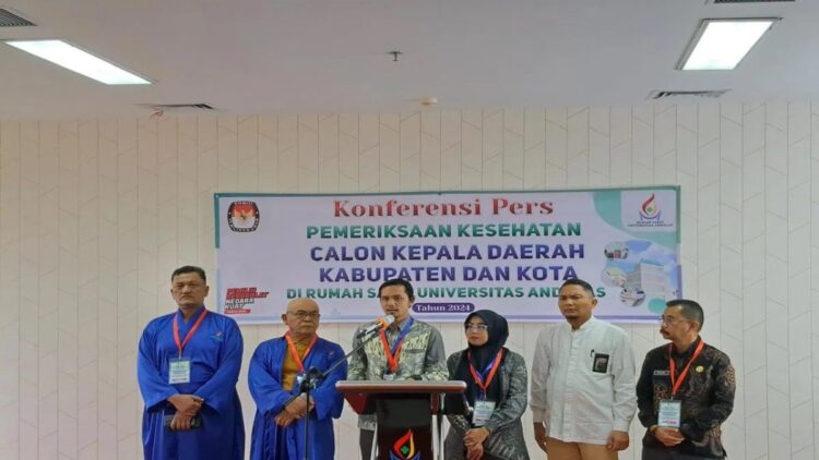 Hasil Tes Kesehatan Empat Bapaslon Bupati-Wabup Pasbar Dinyatakan Penuhi Syarat 1 Bakal Calon Bupati dan Wakil Bupati Pasaman Barat Yulianto-M Ihpan saat melakukan tes kesehatan di Rumah Sakit Unand Padang beberapa waktu lalu. KPU daerah setempat nyatakan kesehatan empat pasangan bakal calon memenuhi syarat untuk mengikuti Pilkada 2024. Antara/HO-KPU Pasaman Barat.