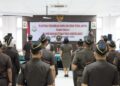Pesan Kajati Sumbar ke Seluruh Insan Adhyaksa: Hidup Sederhana! 7 Serah terima jabatan (Sertijab) di lingkungan Kejati Sumbar pada Senin (9/9/2024) pagi. (Foto: Dok. Penkum)