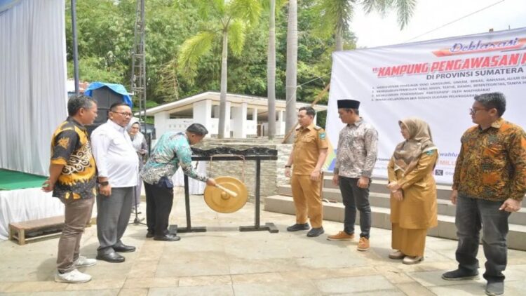 Pj Wako Sawahlunto Ingatkan ASN tak Terlibat Politik Praktis 1 Penjabat Wali Kota Sawahlunto Fauzan Hasan ikuti deklarasi Kampung Pengawasan Partisipatif untuk Pilkada serentak 2024 di Sawahlunto, baru-baru ini. (Antarasumbar/HO-Prokopim Sawahlunto)